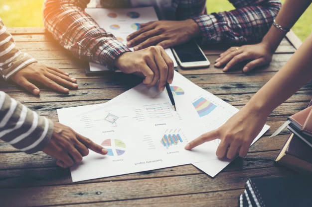 How to estimate the cost for building a mobile app Bar chart graph analysis